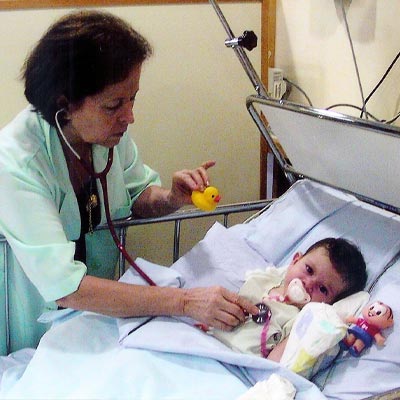 DR ROSA TREATING ONE OF HER PATIENTS